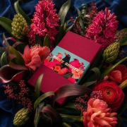 opakowanie ozdobne apaszka jedwabna damska More Amore Gift Box z ozdobną obwolutą prezent dla kobiety.jpg